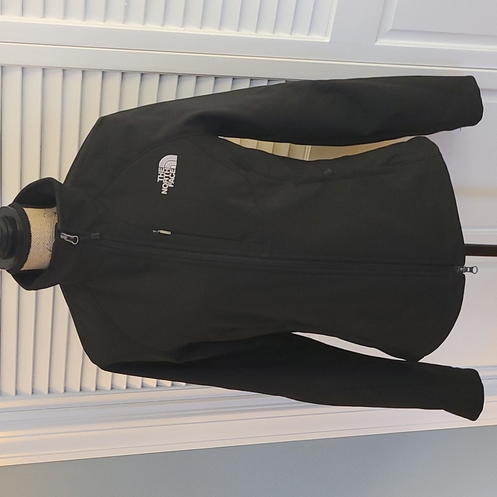 ⭐Host Pick⭐The North Face TNF APEX Jacket - M